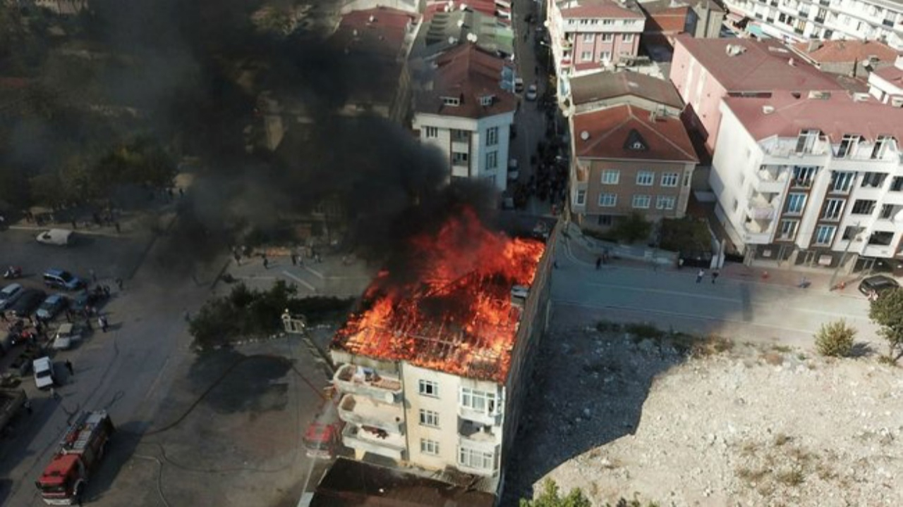 Esenyurt'ta 4 katlı binada yangın çıktı!