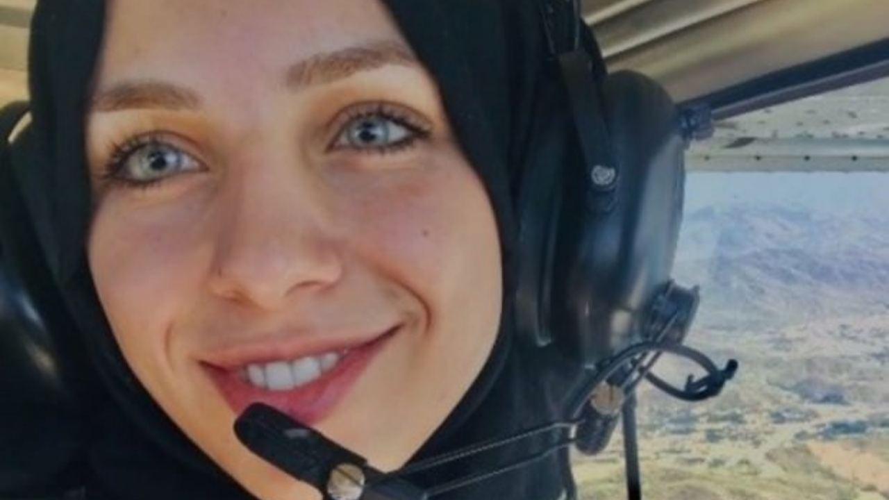 İşte Türk Hava Yolları'nın ilk başörtülü pilotu