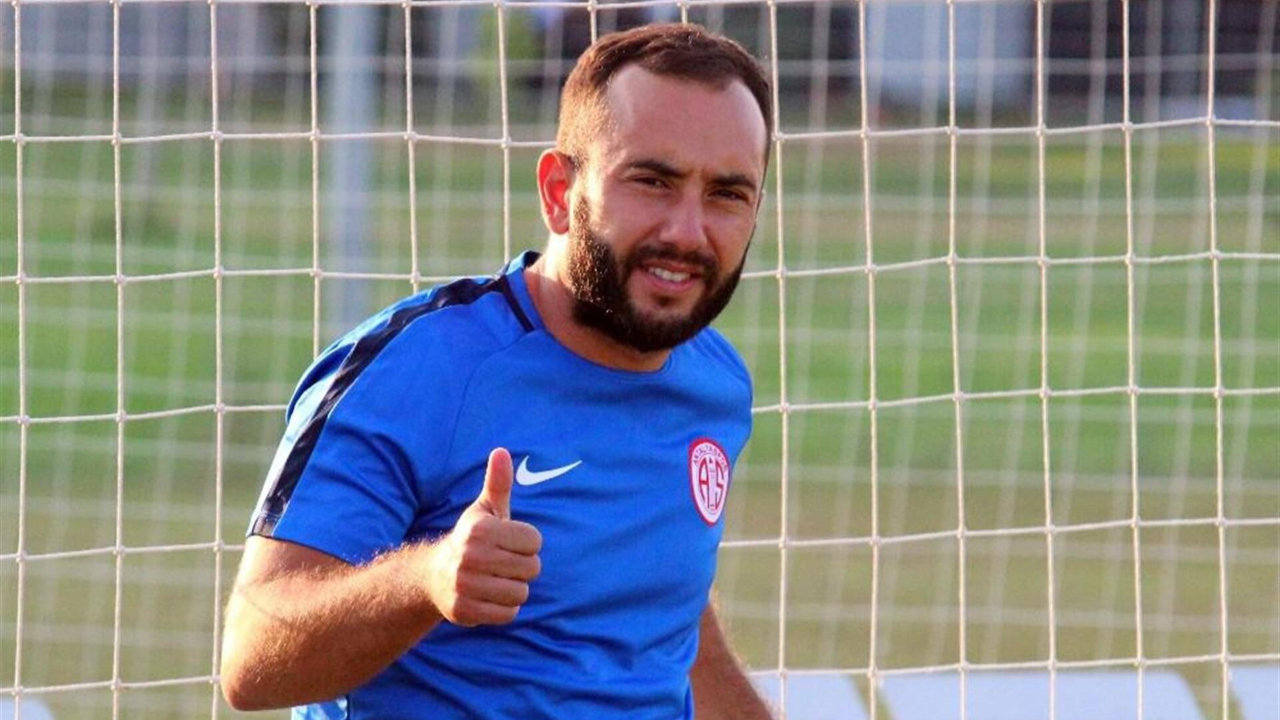 Olcan Adın futbolu bıraktı!