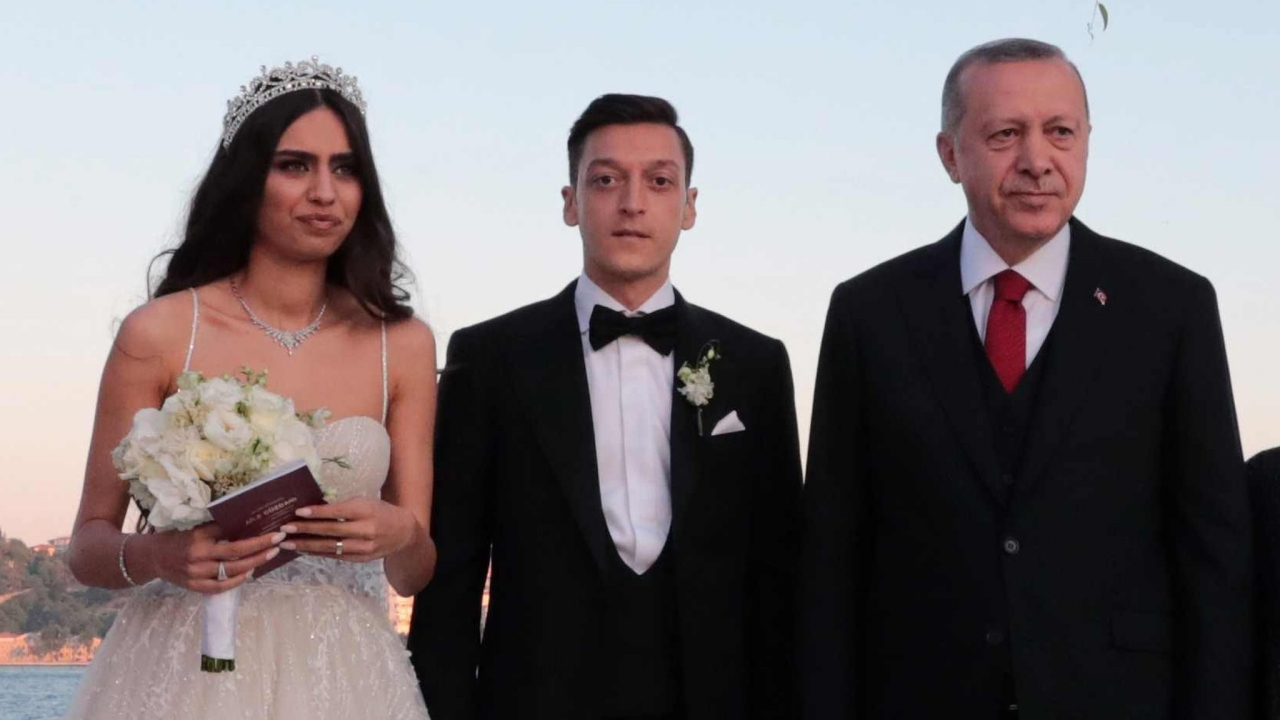 Amine Gülşe'den duygulandıran mesaj...