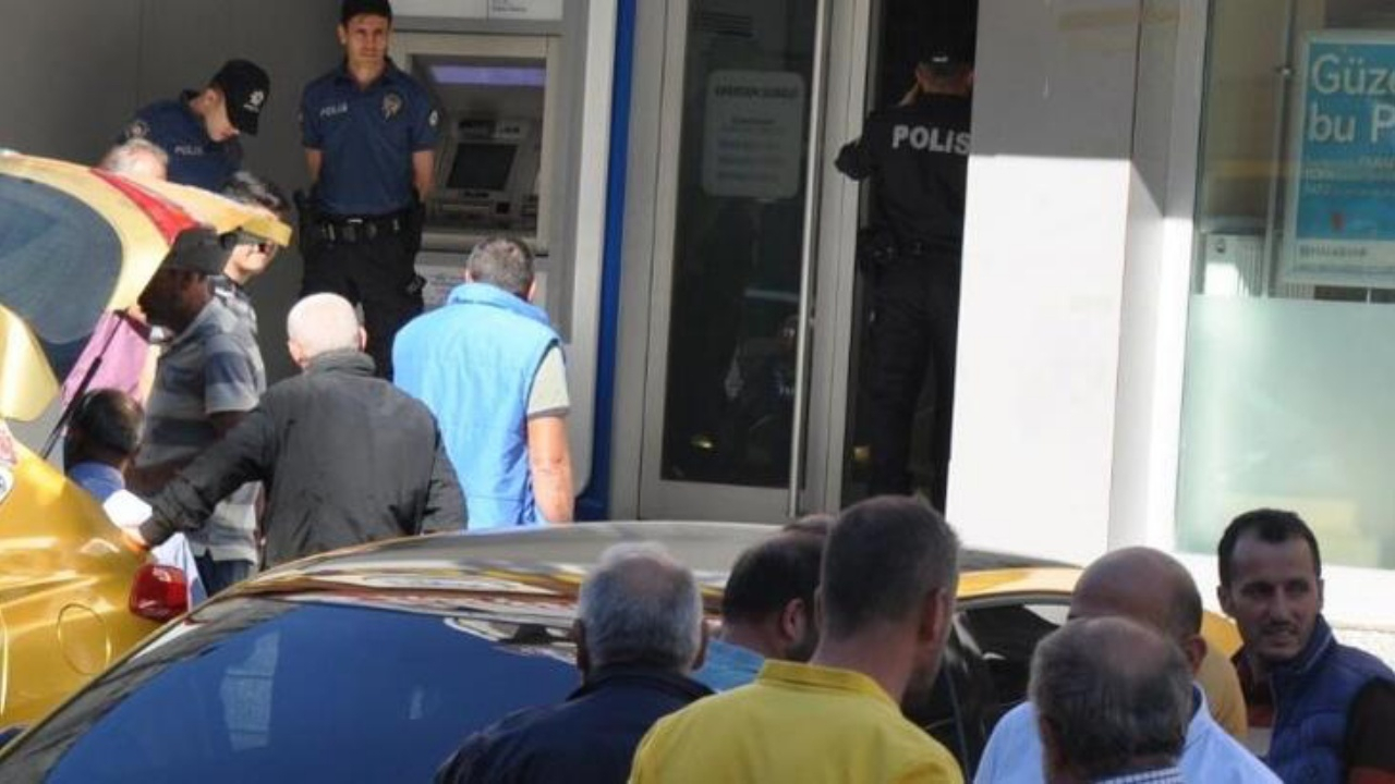 Kredi vermeyen bankayı silahla bastı!