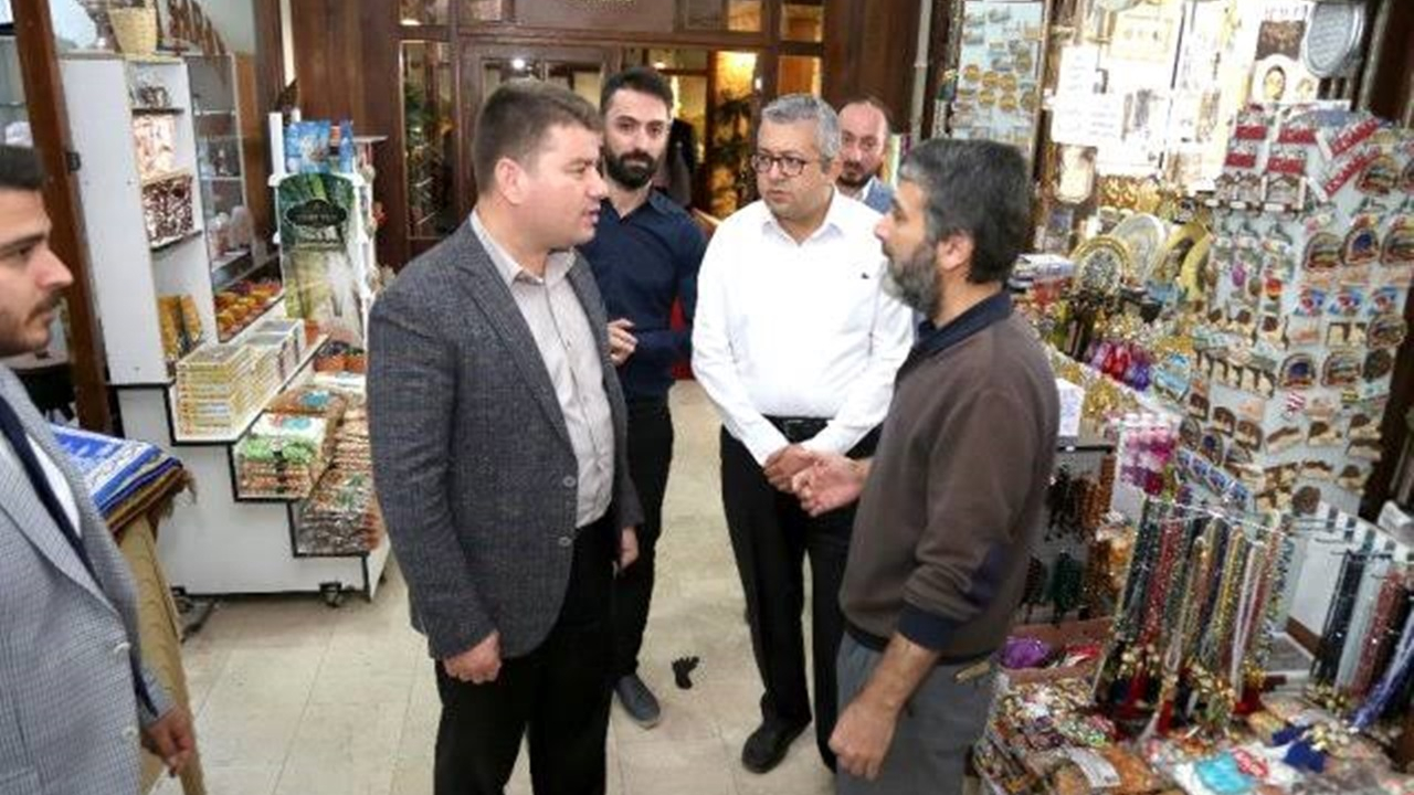 Aksaray'da Başkan Evren Dinçer, Somunca Baba Külliyesi esnafıyla buluştu
