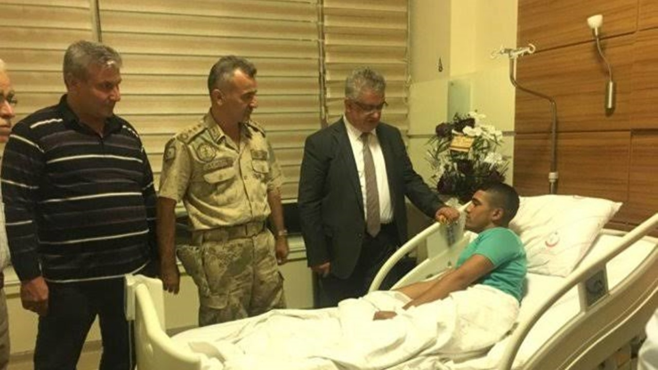 Adıyaman'da Vali Aykut Pekmez, yaralı askeri ziyaretti