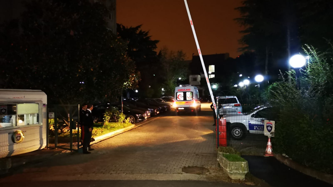 Kadın doktor sekizinci kattan düştü!