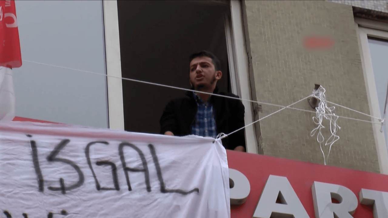 2 kişi CHP'nin Şişli ilçe binasına zorla girdi!