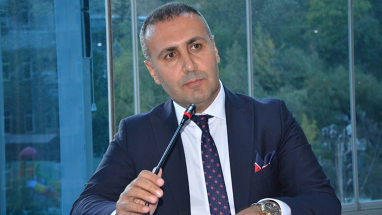 Hakkari'de Baro Başkanı Ergün Canan mazbatasını aldı