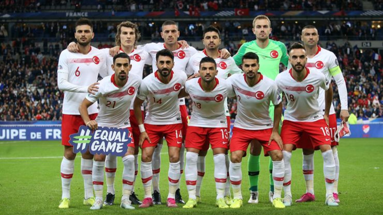 Dünya devi milli yıldıza kancayı taktı!