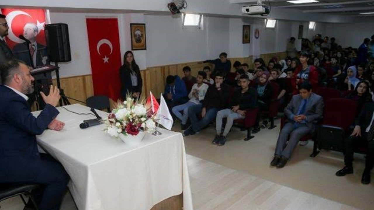 Ankara'da Başkan Murat Ercan gençlerle projelerini paylaştı