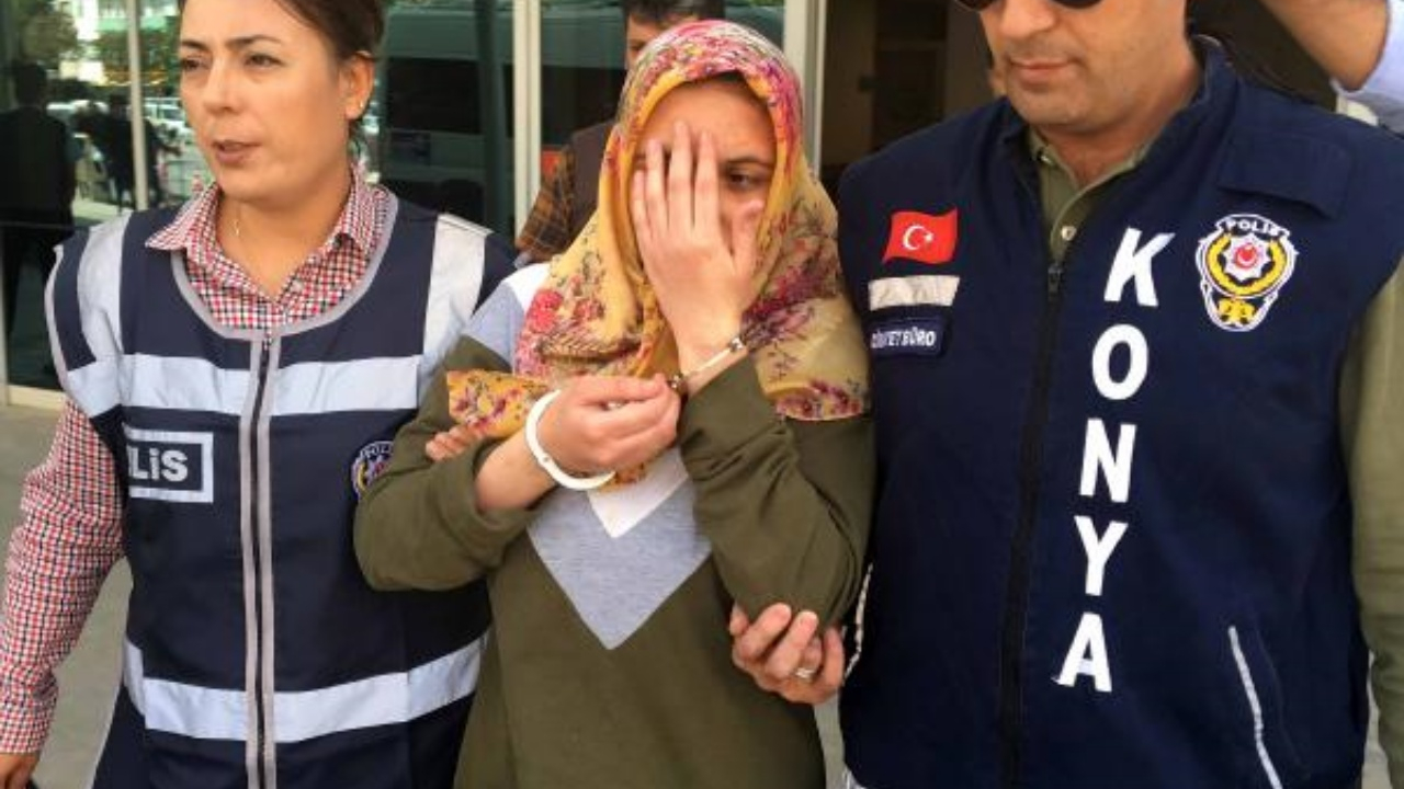 Ağlayan bebeğini yastıkla boğdu
