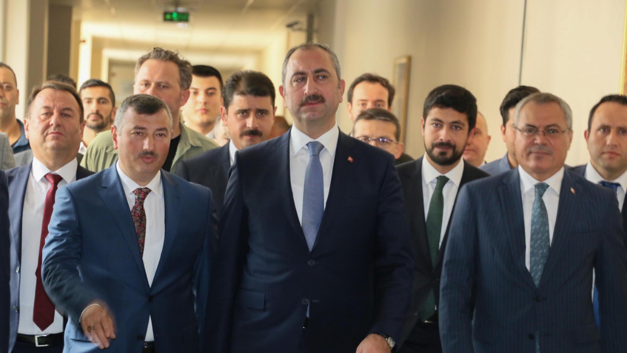Manisa'da Bakan Abdulhamit Gül: Her vatandaşımıza eşit davranmanızı istiyoruz