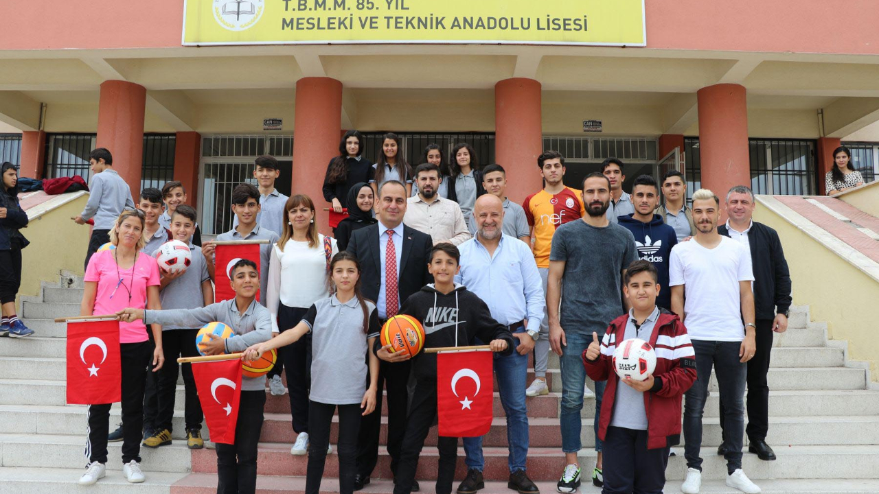 Manisa FK öğrencilerle bir araya geldi