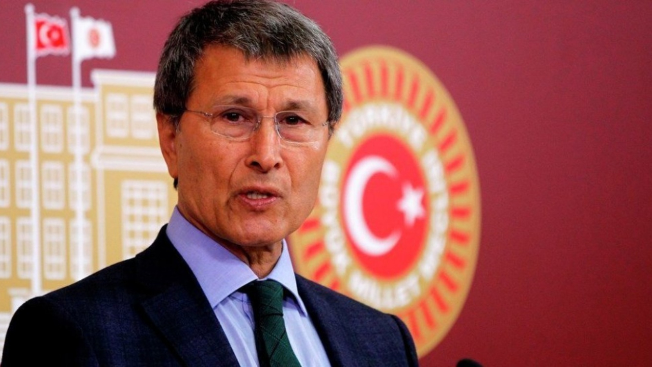 Bahçeli'den gelen hediyede 'böcek' paniği