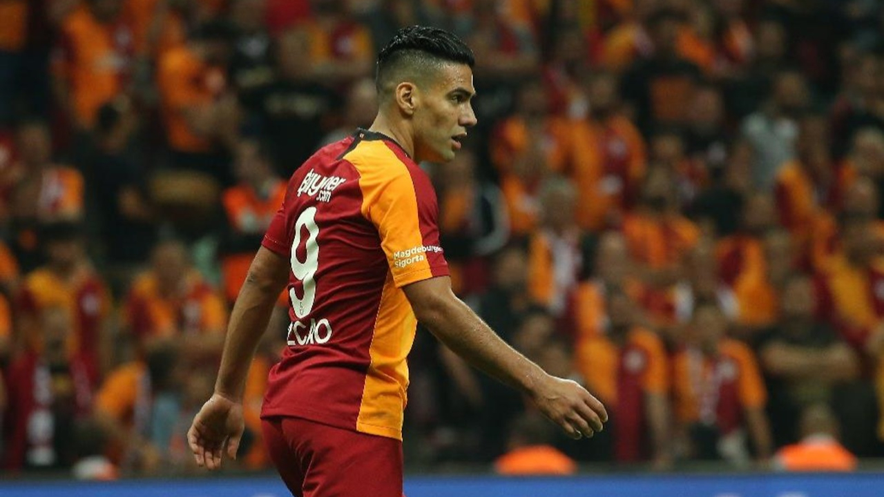 Parayı alamadığı için sahaya çıkmadı!