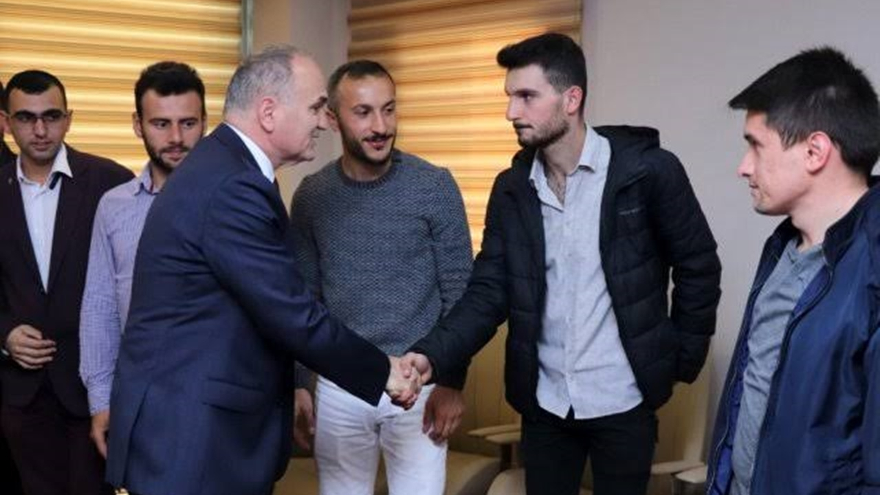 Düzce'de Başkan Faruk Özlü “Gençlik bu ülkenin geleceğidir”