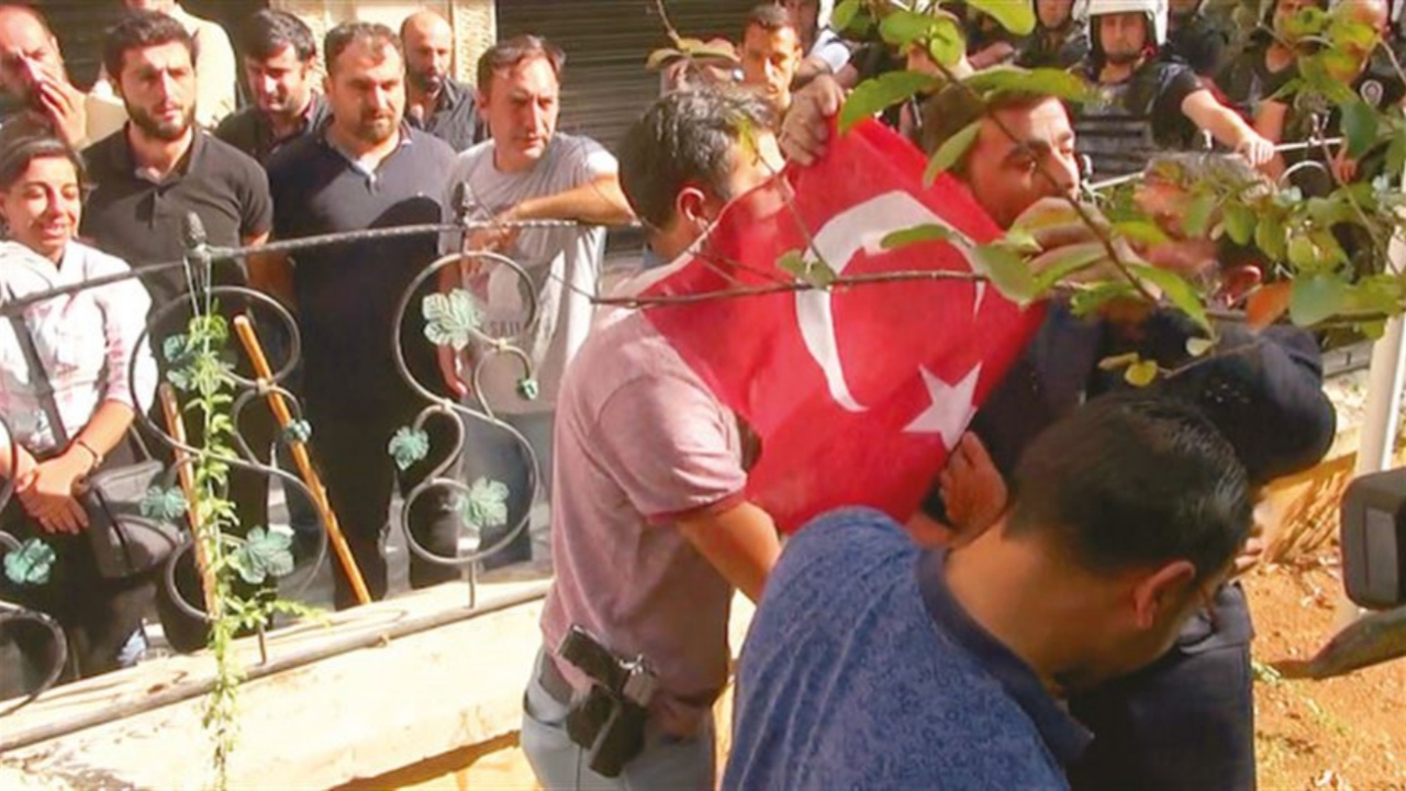 'İhanet ettiğiniz bayrağın altında yaşamayacaksınız'