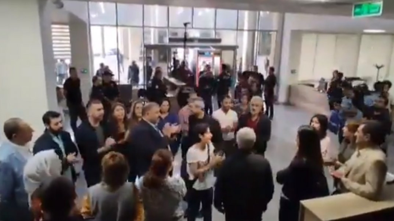 HDP'liler belediyeyi bastı!