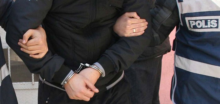 Para dolu valizle kaçarken gişelerde yakalandı