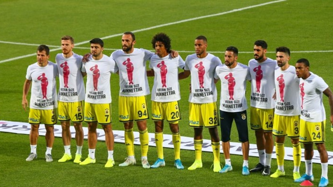 Fenerbahçeli futbolculardan Mehmetçik'e destek!