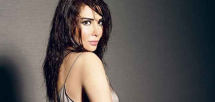Ebru Yaşar 10 bin dolarını TL'ye çevirdi
