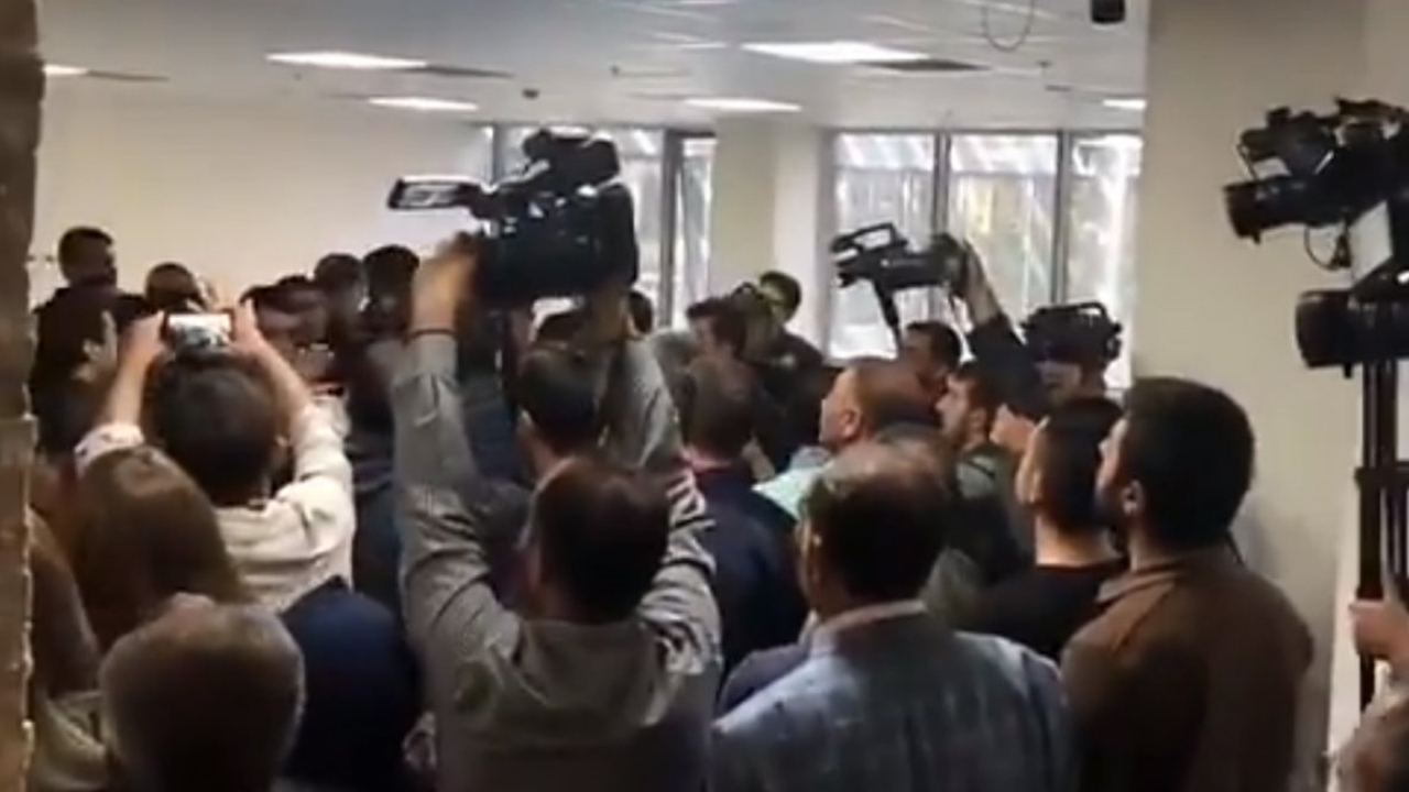 HDP'liler belediyeyi bastı!