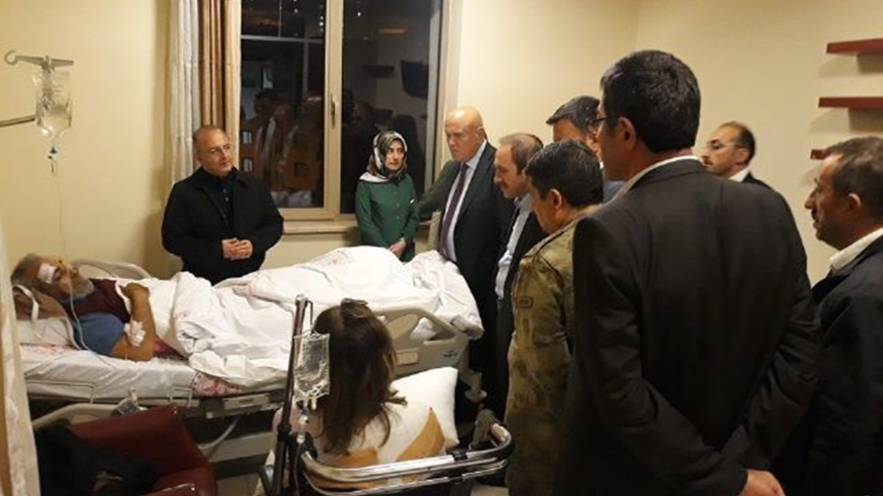 Bayburt'ta Baksı Müzesi kurucusu Hüsamettin Koçan, trafik kazası geçirdi: 5 yaralı