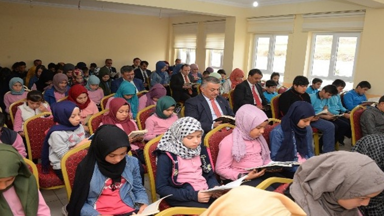 Balıkesir'de Vali Ersin Yazıcı, "Tüm derslerde değerler eğitimine önem verilmeli"