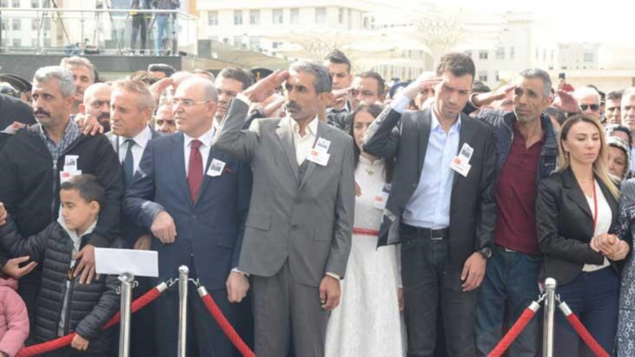 Nişanlısını gelinlikle uğurladı!