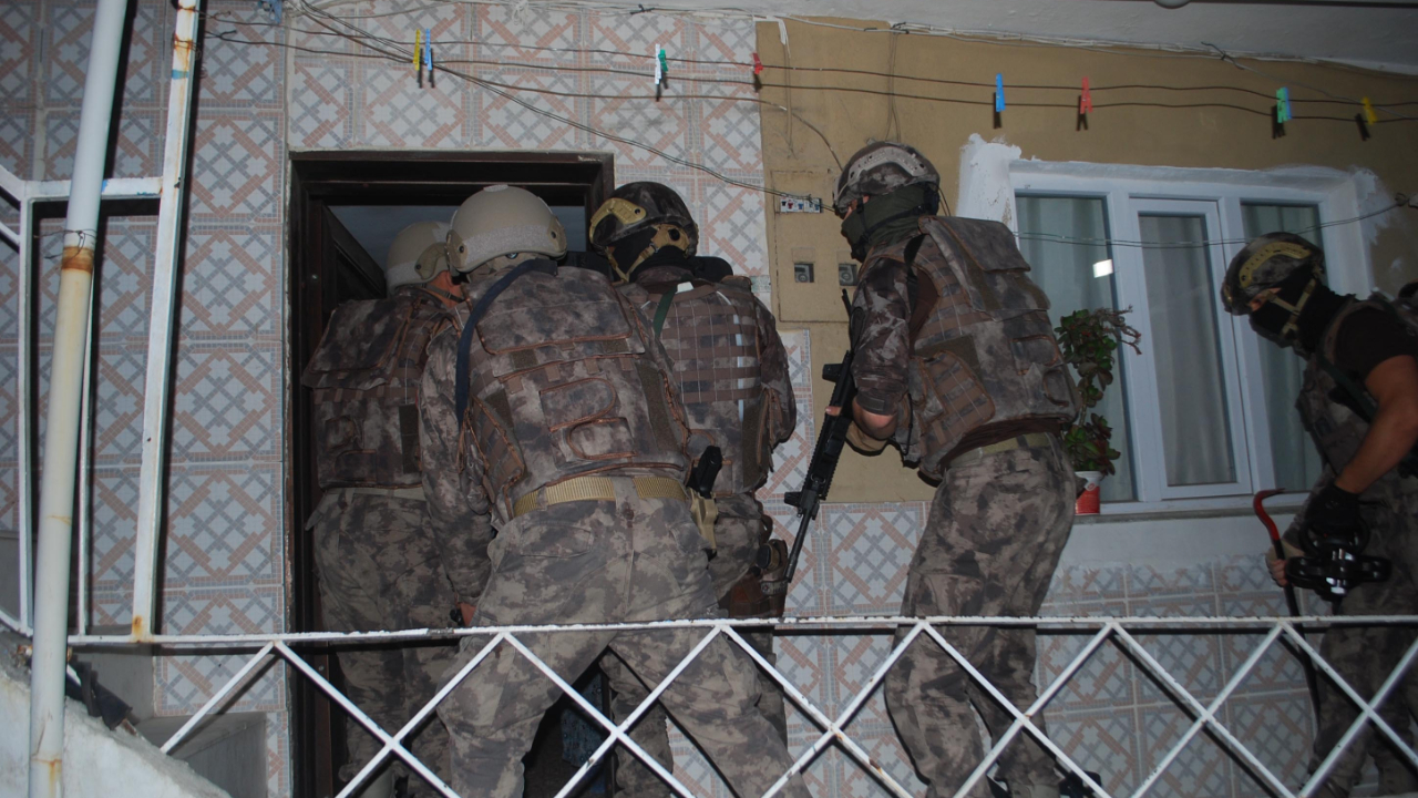 Denizli'de uyuşturucu baskını: 10 gözaltı