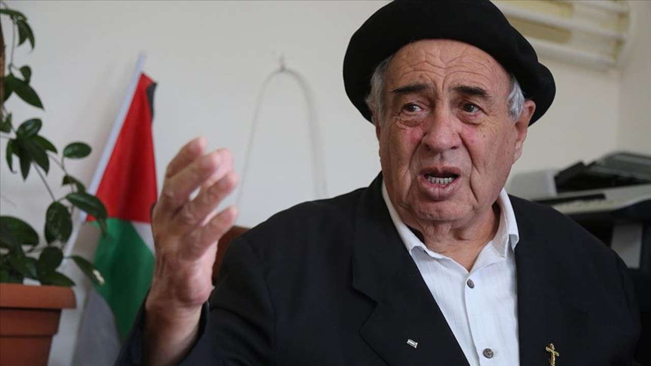 Pakdil'in vefatı Katolik rahibi yasa boğdu!