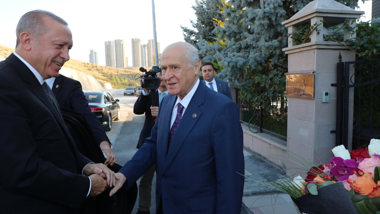 Cumhurbaşkanı Erdoğan'dan Devlet Bahçeli'ye geçmiş olsun ziyareti!