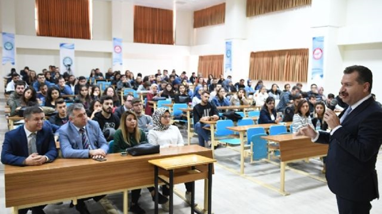 Balıkesir'de Başkan Yücel Yılmaz’dan yerel yönetimler dersi