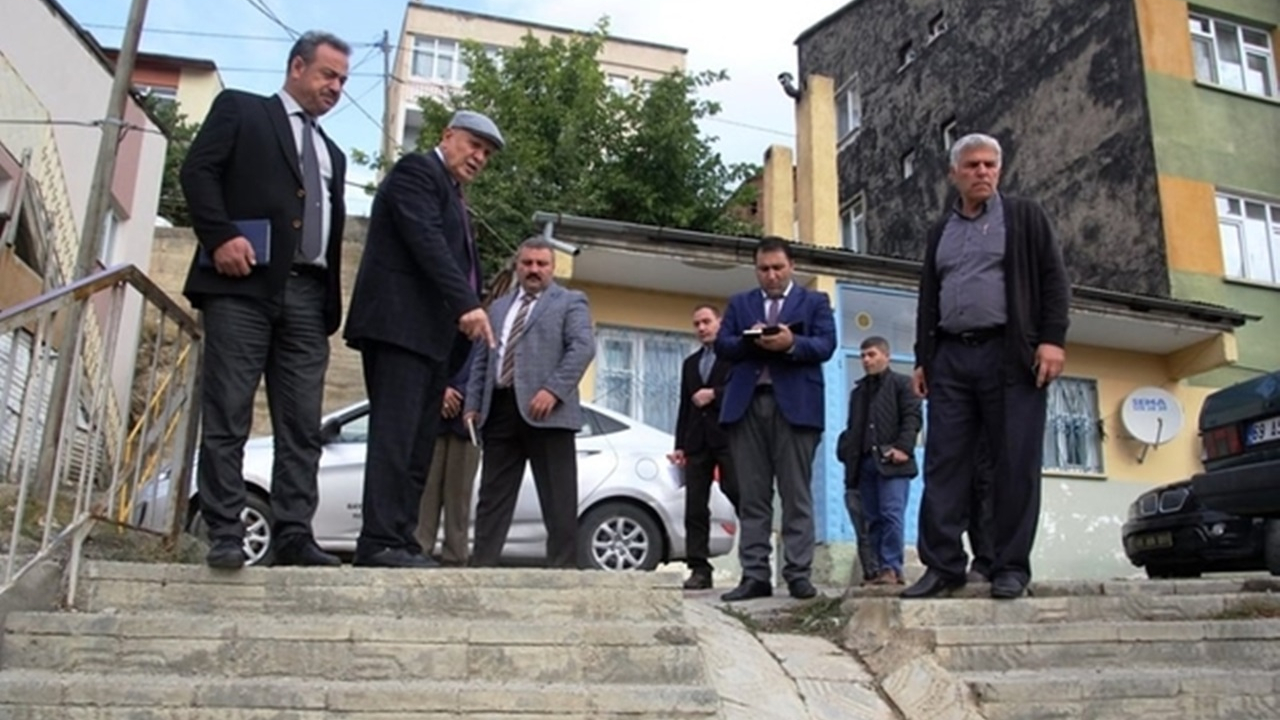 Bayburt'ta Başkan Hükmü Pekmezci mahalle gezilerine devam ediyor