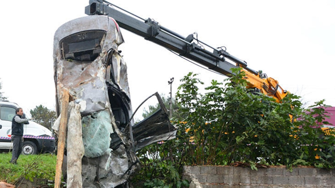 Ordu'da otomobil şarampole devrildi!