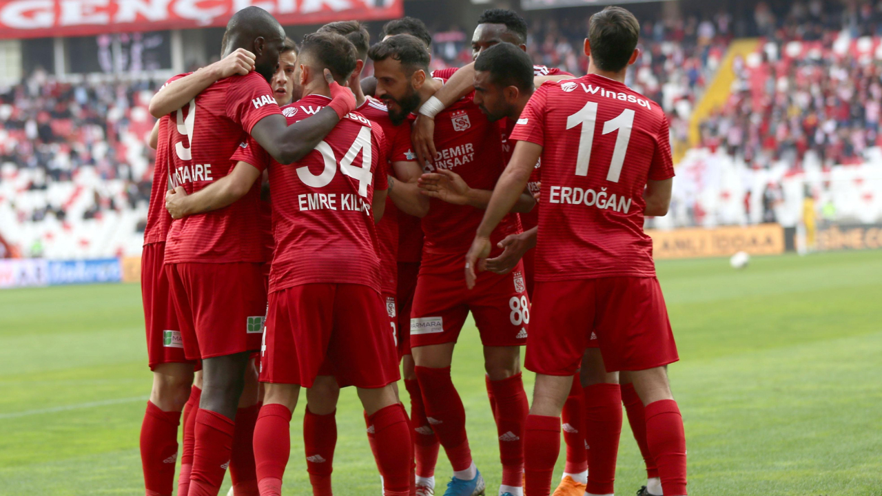 Sivasspor, Antalyaspor'u 2-1 mağlup etti!