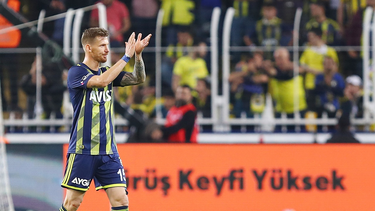 Serdar Aziz, Fenerbahçelileri sevindirdi!