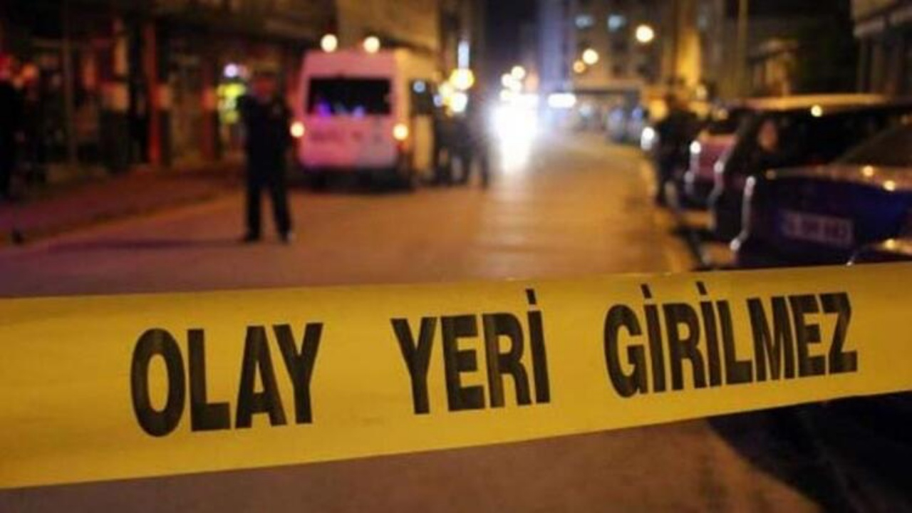 Sokak ortasında boğazını kesti!
