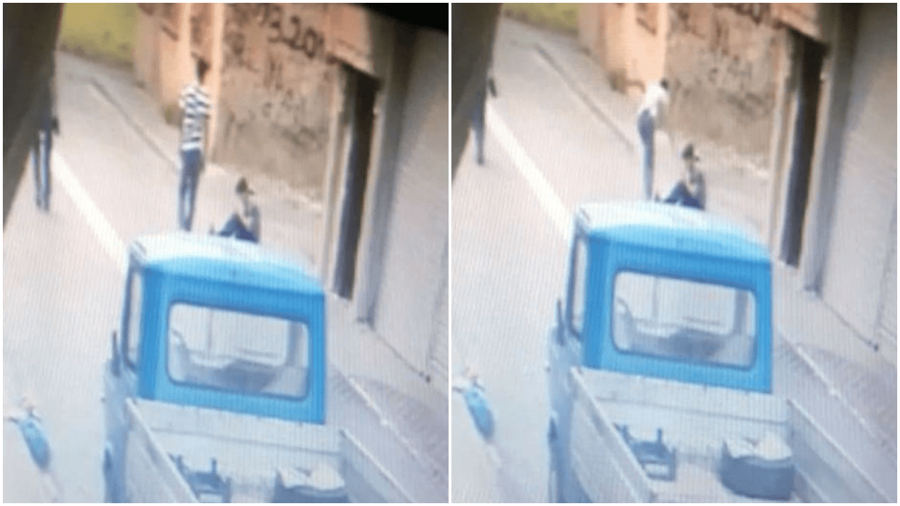 Kaldırımda oturan çocuğun telefonunu böyle çaldı!