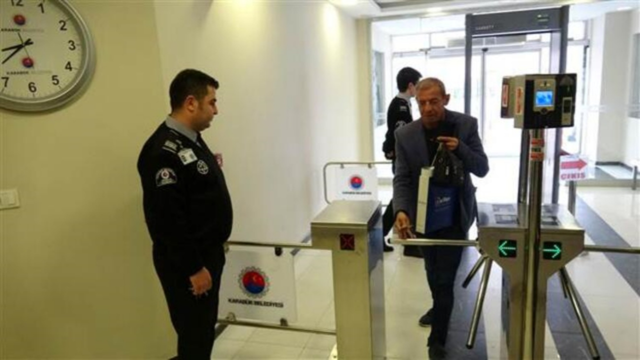 Ceza işe yaradı, herkes mesaiye zamanında geldi