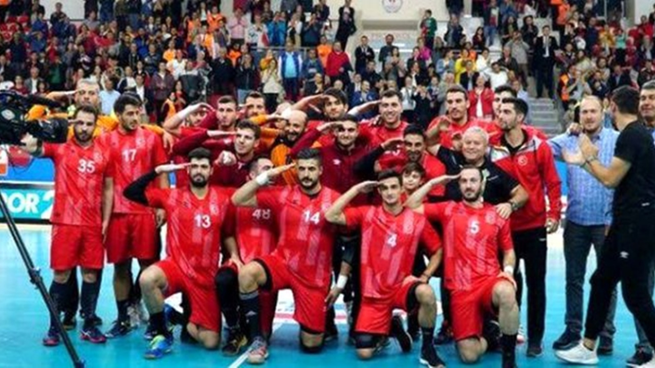 Olympiakos milli oyuncunun sözleşmesini feshetti!