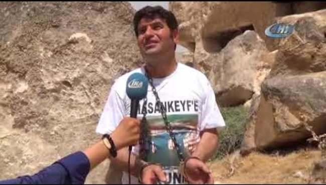 HDP’li milletvekili kendini kayaya zincirledi