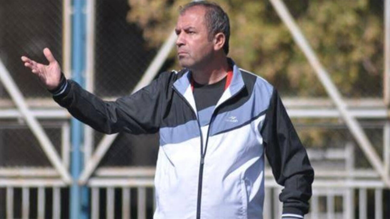 Futbolculara tokat atan antrenöre ceza!