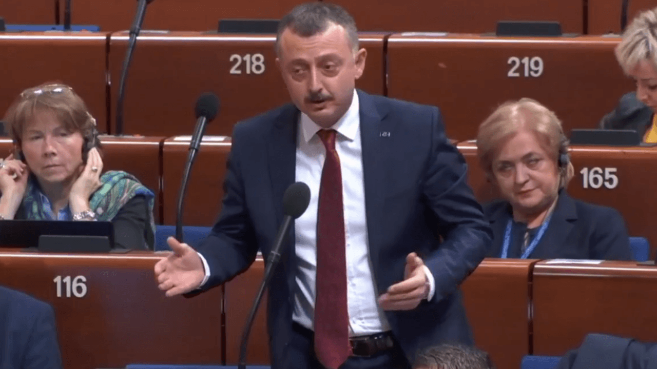 Başkan Büyükakın'dan AB'de tokat gibi sözler!