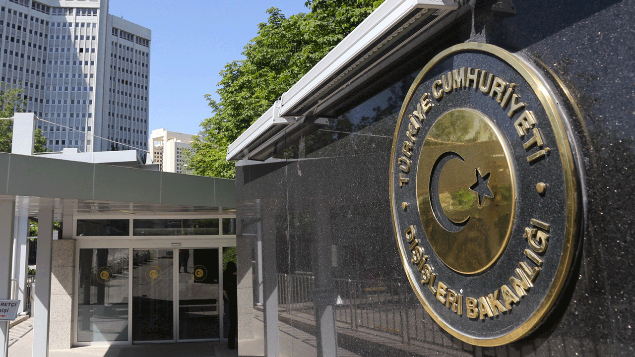 Fransa'nın ırkçı kararına Dışişleri'nden tepki!
