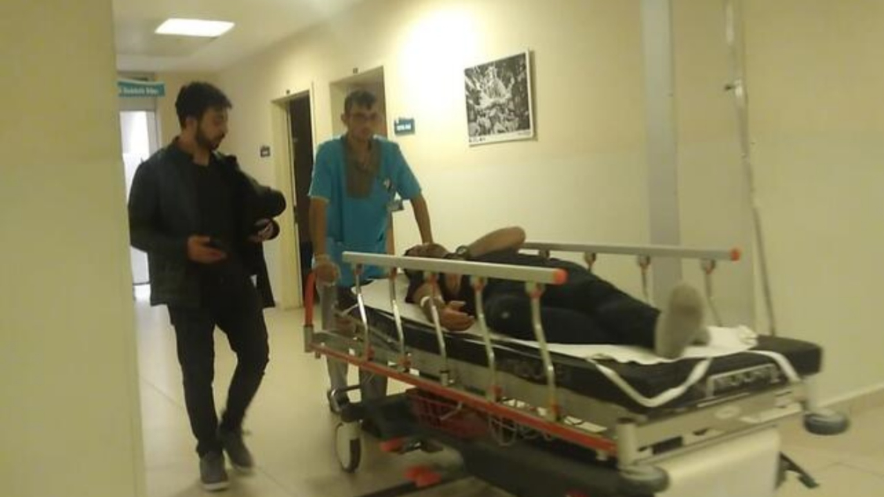 Meyve soyarken ağır yaralandı!