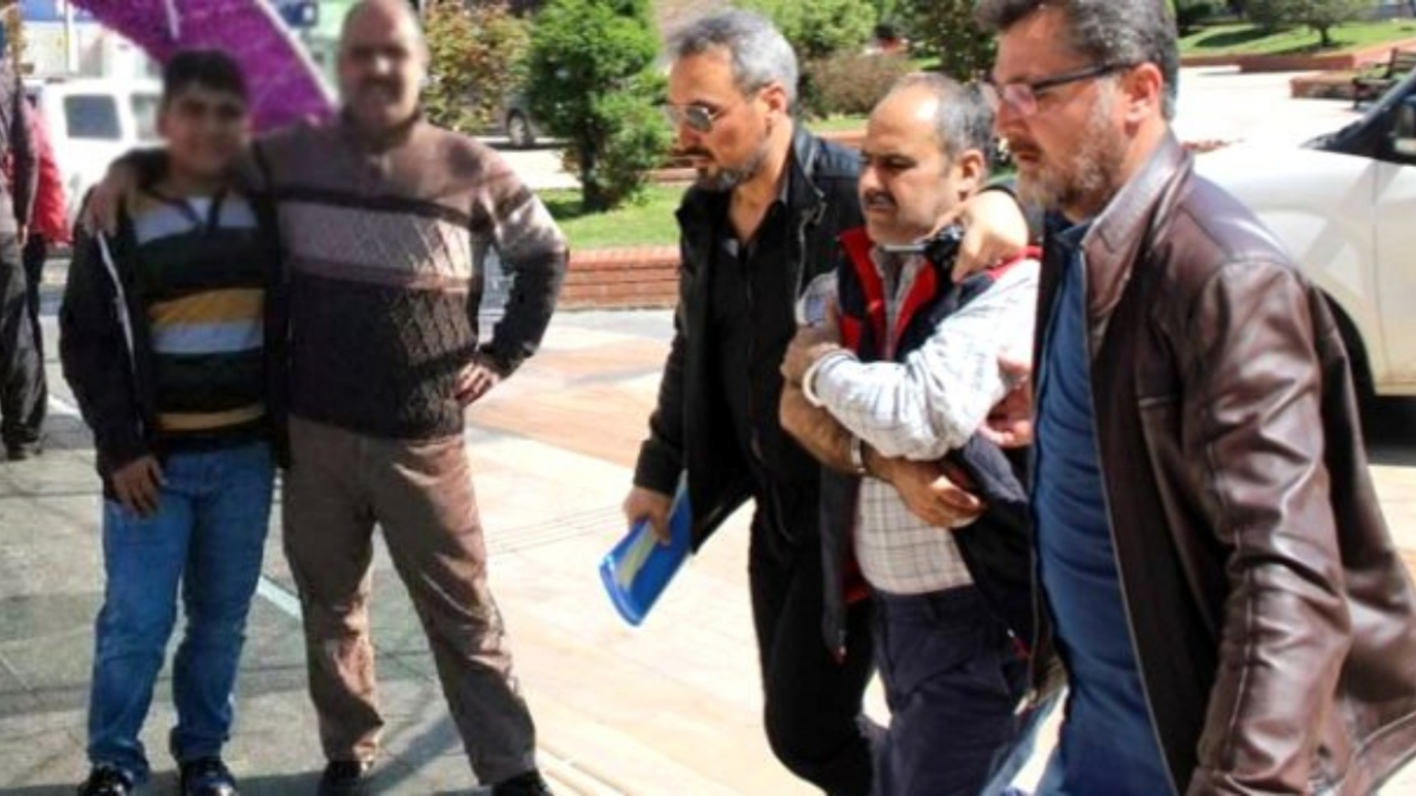 'Annem başka erkeklerle cilveleşiyordu'