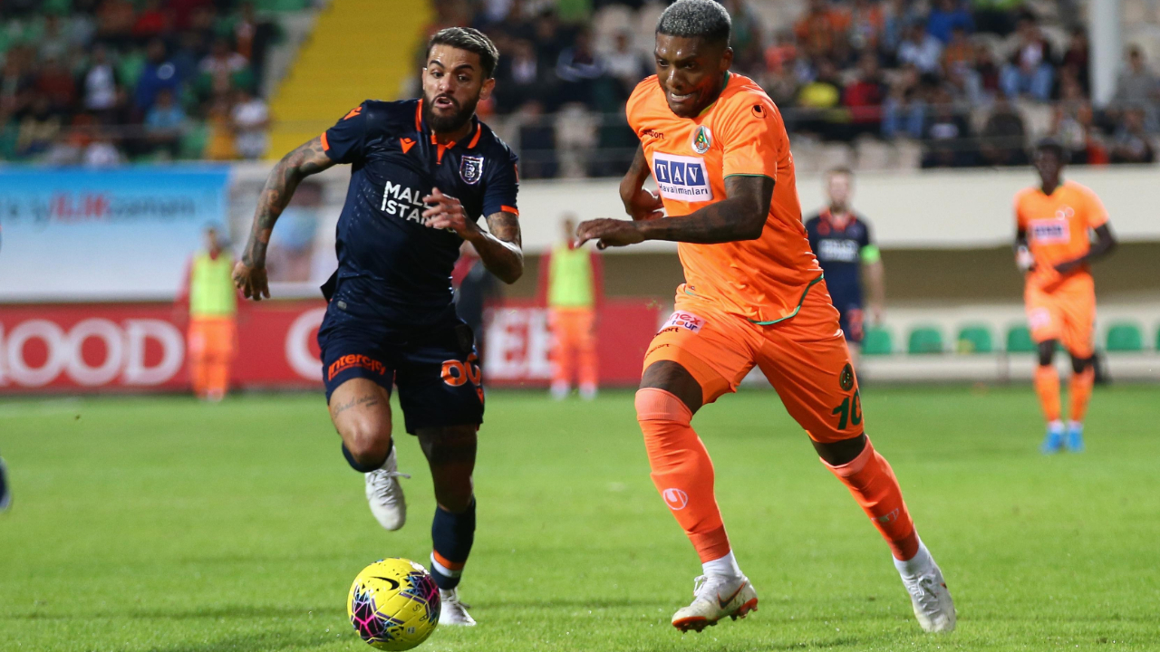 Alanyaspor ile Başakşehir golsüz berabere kaldı!