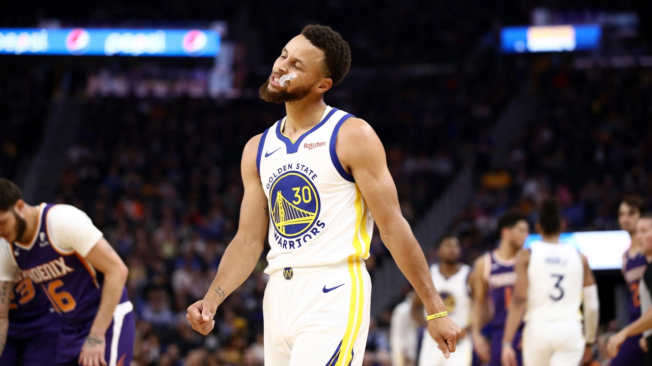 Stephen Curry en az 3 ay yok!