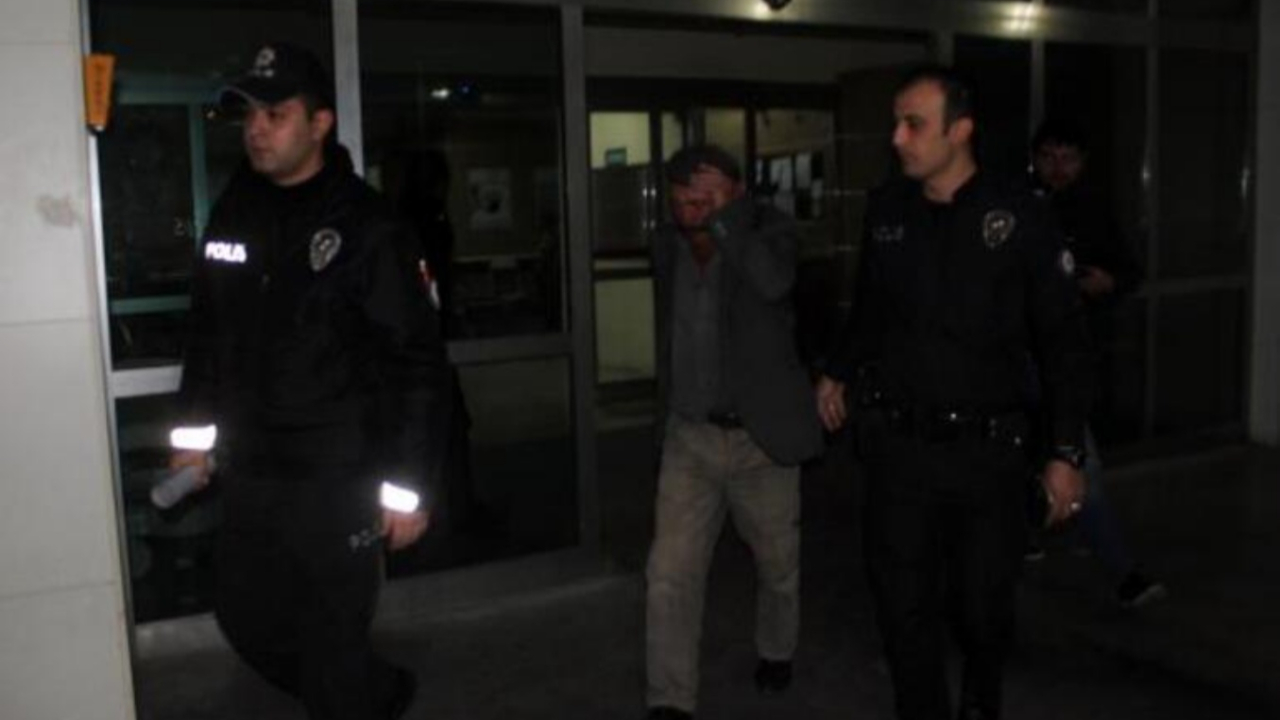 Oğlunu göğsünden bıçakladı, gazetecilere kızdı!