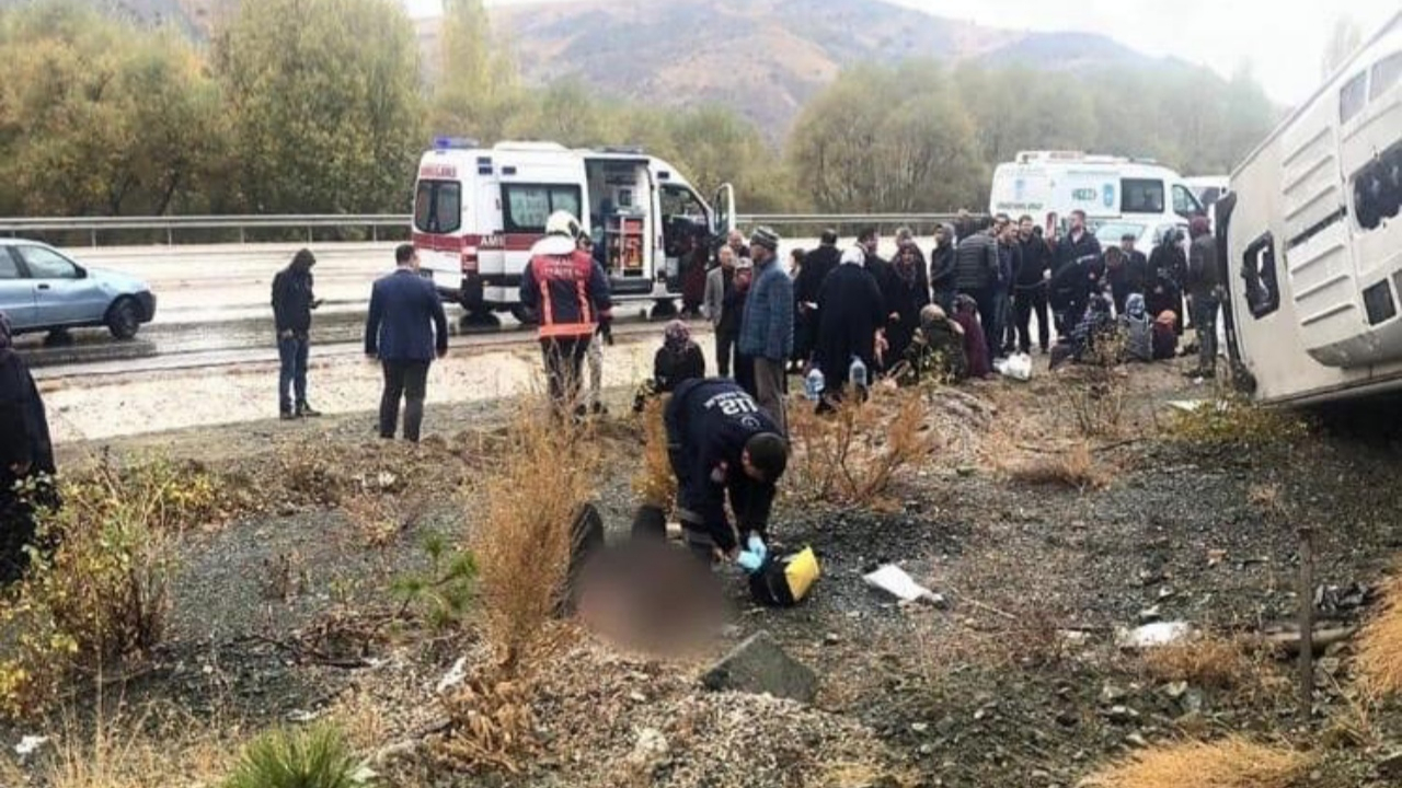 Ankara'da belediye otobüsü devrildi!