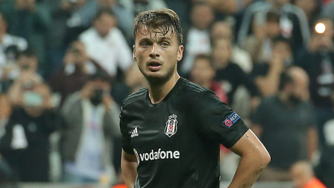 "Seni taktik gereği çıkardım, sakin ol!"